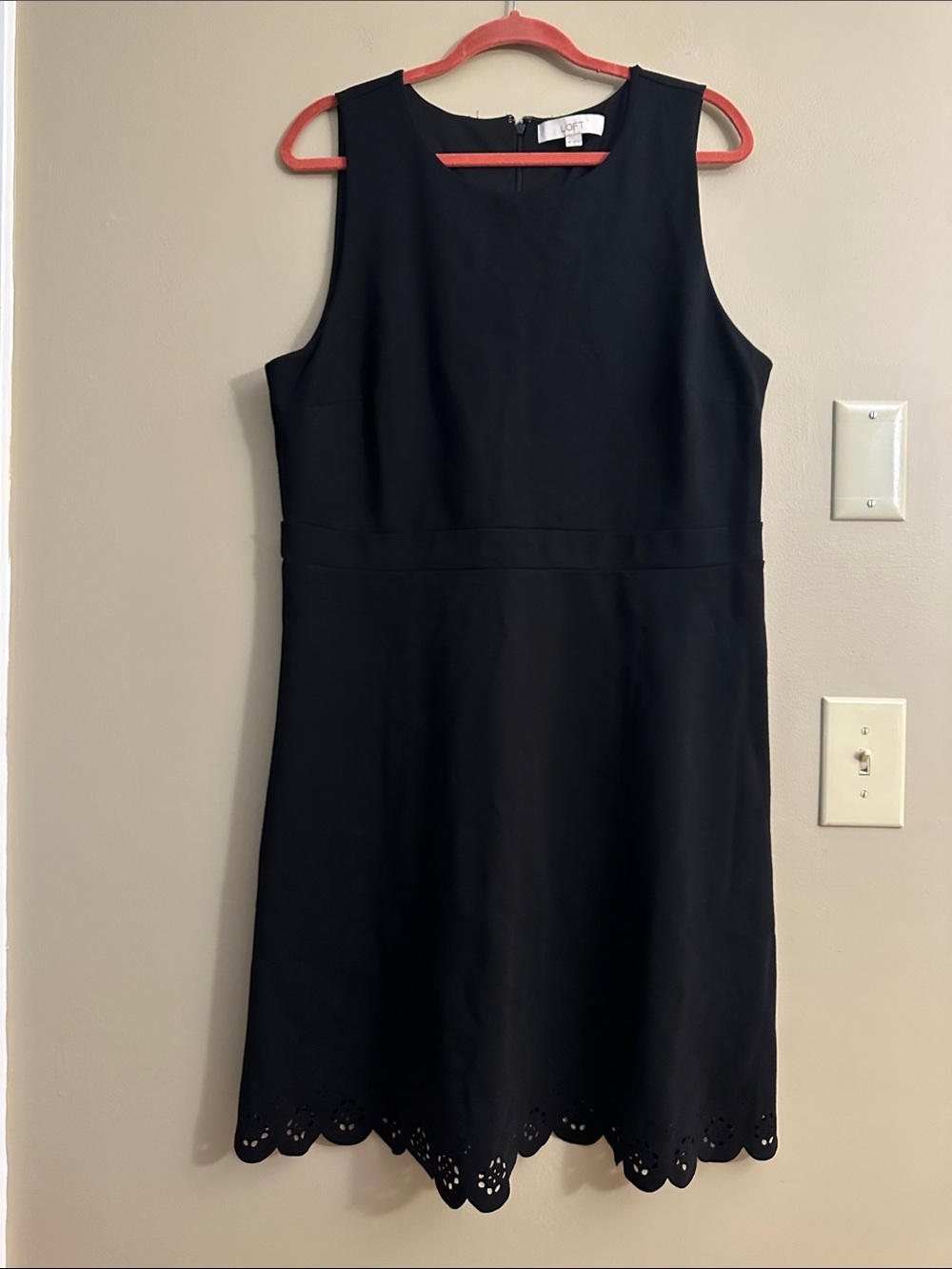 LOFT Black Sleeveless Scallop-Hem Sheath Dress